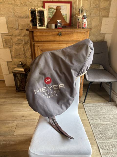 Selle Meyer de 2023. Taille de siège : 17