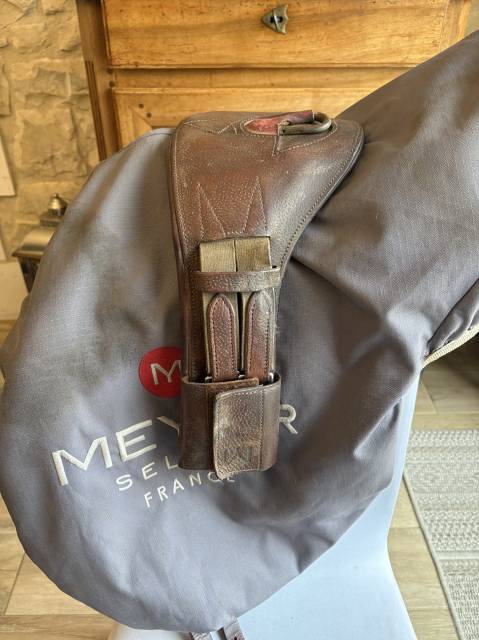 Selle Meyer de 2023. Taille de siège : 17