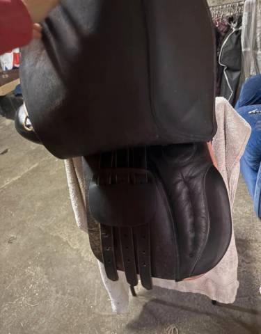 Selle mixte JMR 16,5” cuir noir liseré rose – très bon 