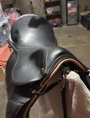 Selle mixte JMR 16,5” cuir noir liseré rose – très bon 