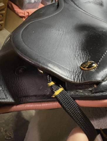 Selle mixte JMR 16,5” cuir noir liseré rose – très bon 