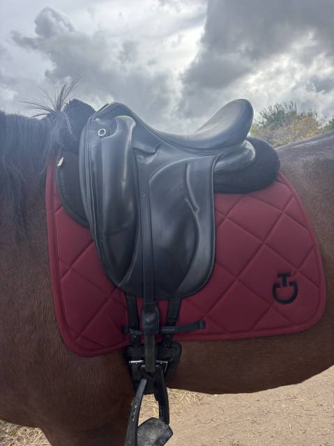 Selle dressage 17,5’’ Devoucoux Makila Lab