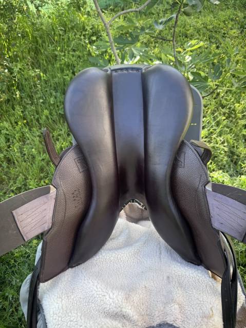 Selle Childeric sans quartier 18" EXCELLENT ETAT