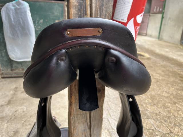 Selle childeric noire taille 17 