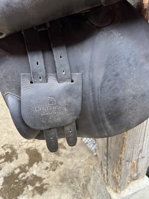 Selle childeric noire taille 17 