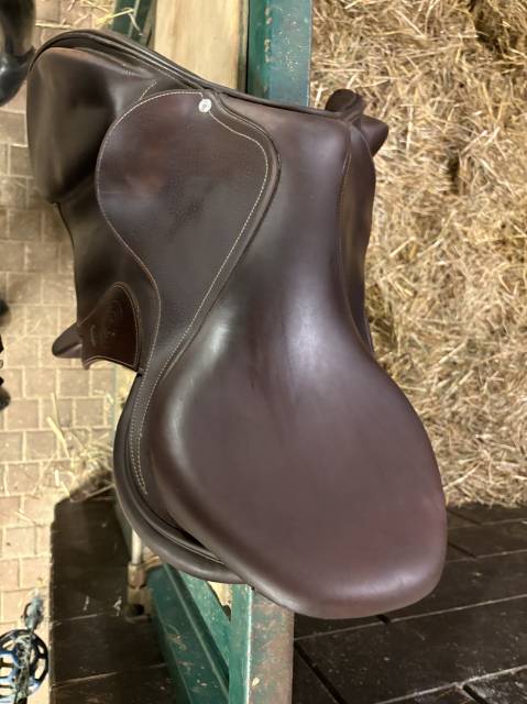 Selle Antarès Signature Mono 17,5" 3AA – excellent état