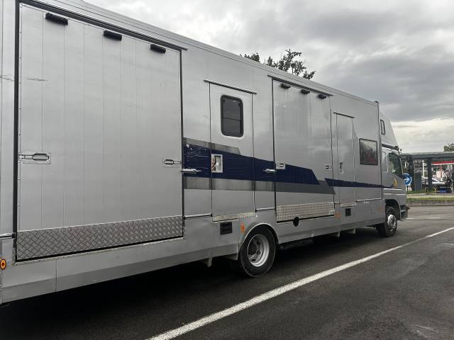 Pl mercedes atego. 6 places avec sellerie et home-car.