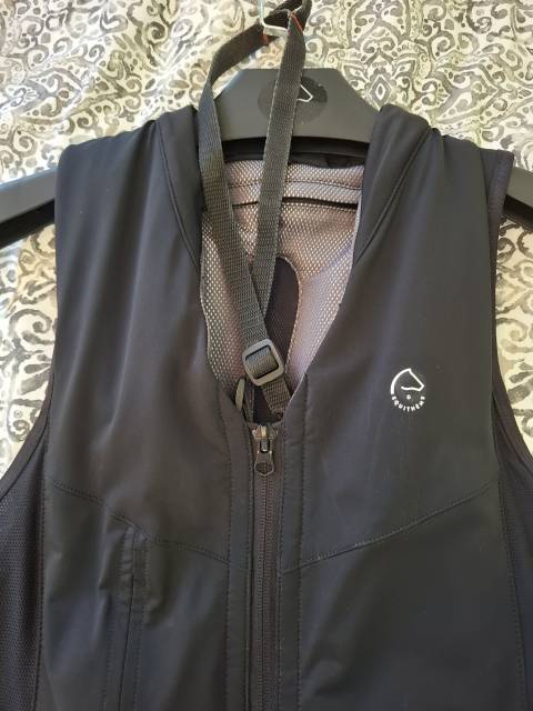 Gilet airbag Equitheme taille S excellent état 