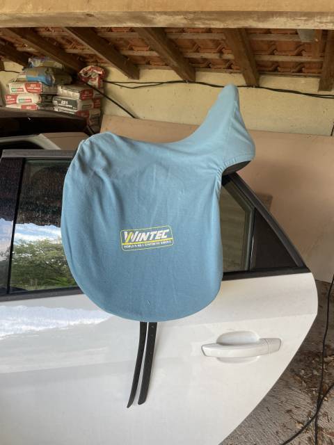 Selle de dressage Wintec Isabell Cair noire en 17 pouces