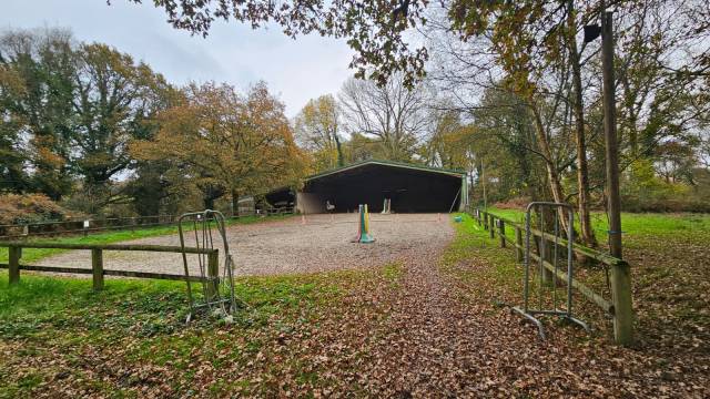 à louer, structure équestre complète en centre bretagne