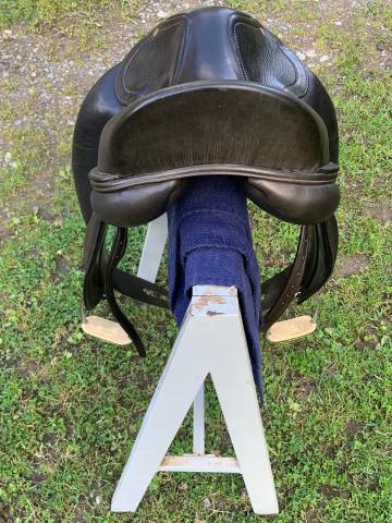 Selle de dressage Fleur de Lys - 17 pouces