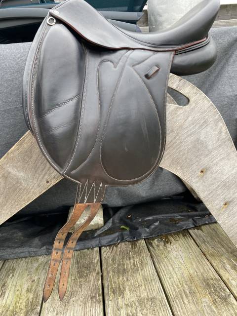 Selle de dressage Devoucoux
