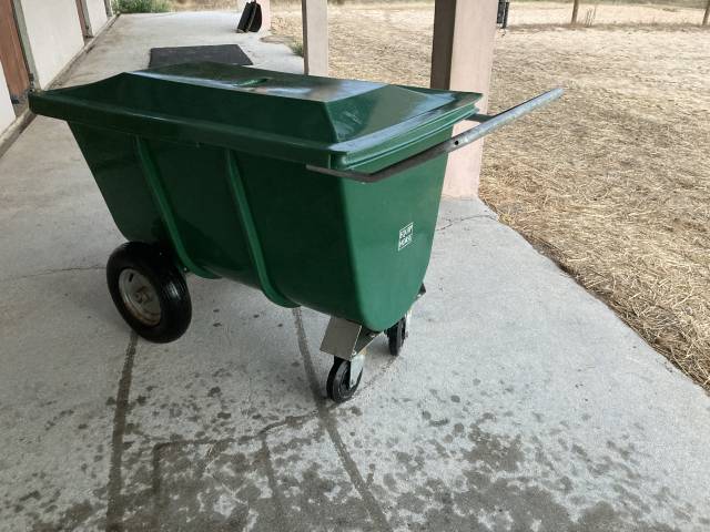 Chariot à granulés marque Equiphorse 420 L