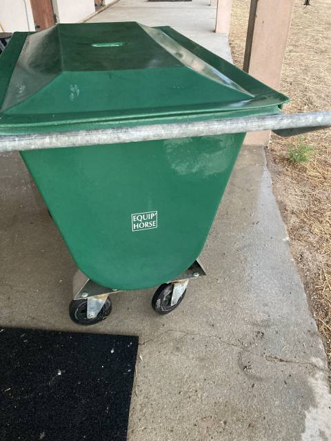 Chariot à granulés marque Equiphorse 420 L