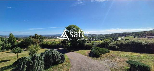 Propriete traditionnelle en zone naturelle