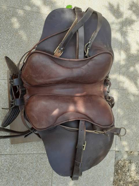 vends selle camarguaise