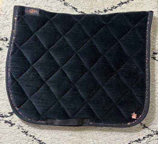 Tapis de selle velours DRESSAGE - Ju & Pa - Galon paillet&eacute;