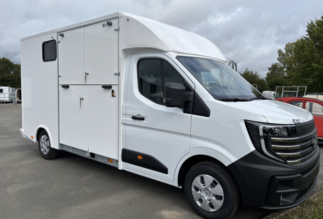 Nissan interstar 3 places (44 st-etienne-de-mer-morte)