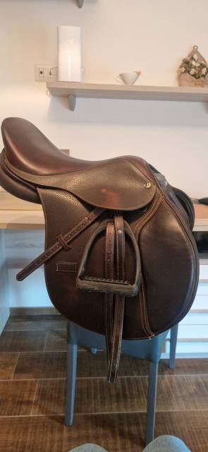 Selle en cuire Marron 17" TREADSTONE AUXONNE