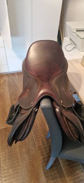 Selle en cuire Marron 17" TREADSTONE AUXONNE