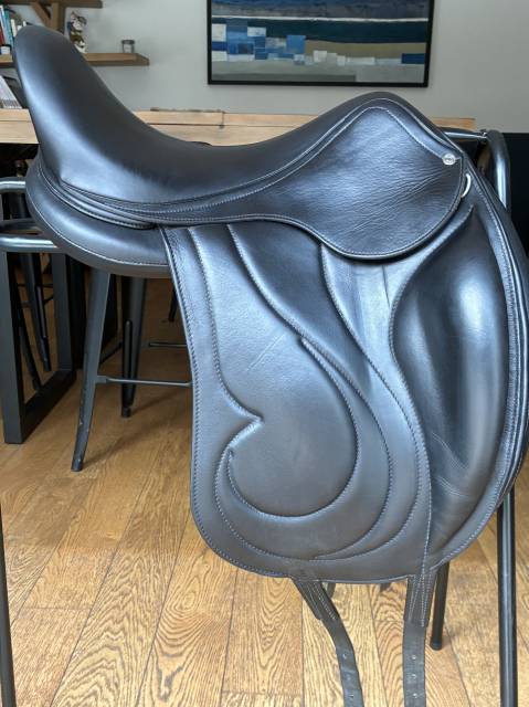 Selle de dressage antares