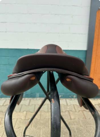 Selle Meyer siège semi creux 17 pouces 