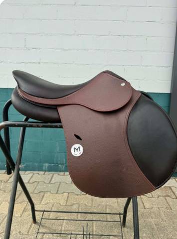 Selle Meyer siège semi creux 17 pouces 