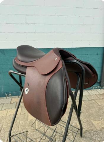 Selle Meyer siège semi creux 17 pouces 