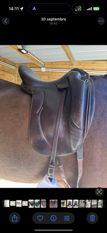 Selle Devoucoux dressage taille 17 marron