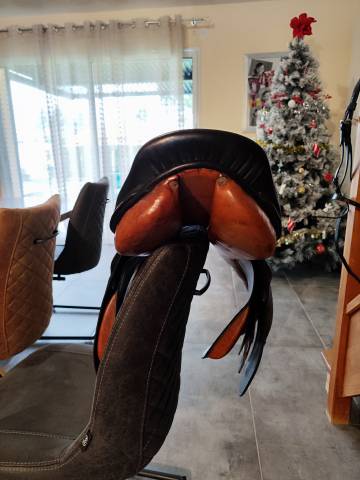 Selle cuir noire Forestier Mixte 17,5 pouces