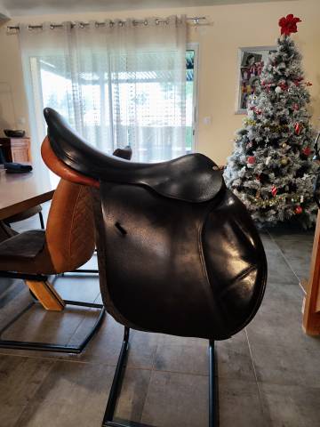 Selle cuir noire Forestier Mixte 17,5 pouces