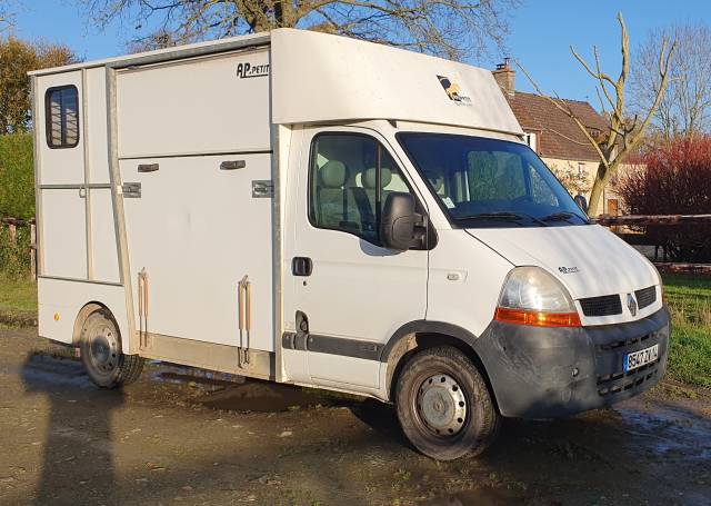 Camion vl renault master carrosserie ap petit