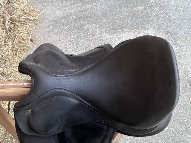 Selle de Dressage PRO IKONIC "Doublée Buffle"