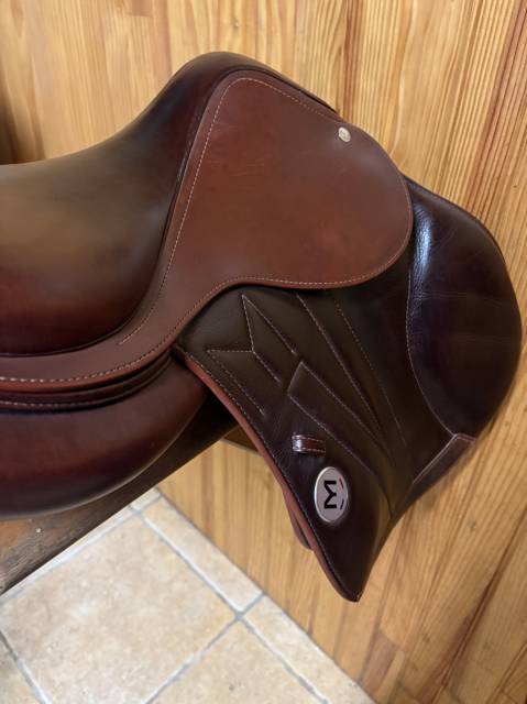 Selle MEYER semi plate taille 17 en parfait état 