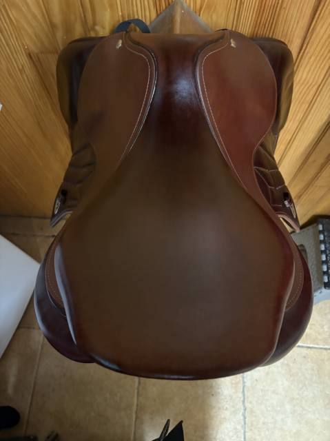 Selle MEYER semi plate taille 17 en parfait état 