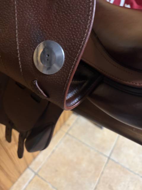 Selle MEYER semi plate taille 17 en parfait état 