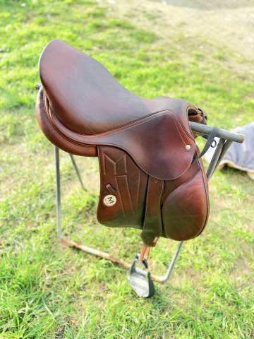 Selle meyer 2020 - semi creuse 17/4 veau 