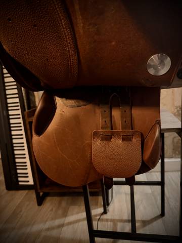 Selle Meyer 2024, 17 , parfait état 