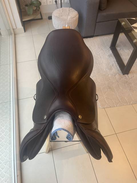 Selle cwd 2018 modèle SE01 siège plat taille 17,5