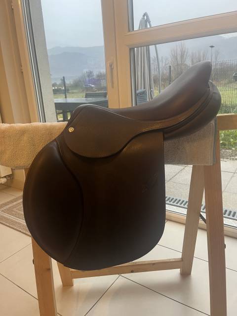 Selle cwd 2018 modèle SE01 siège plat taille 17,5
