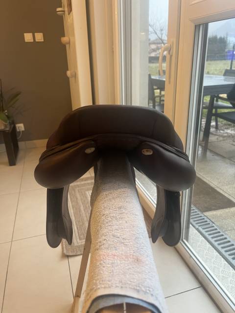 Selle cwd 2018 modèle SE01 siège plat taille 17,5