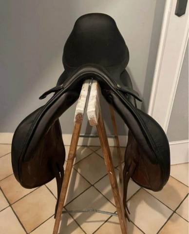 Selle forestier monoquartier brune foncée 17"