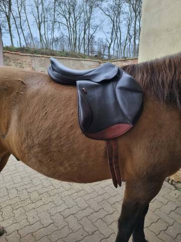 Selle forestier monoquartier brune foncée 17"