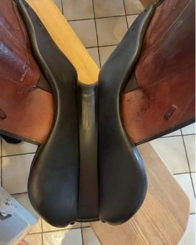 Selle forestier monoquartier brune foncée 17"