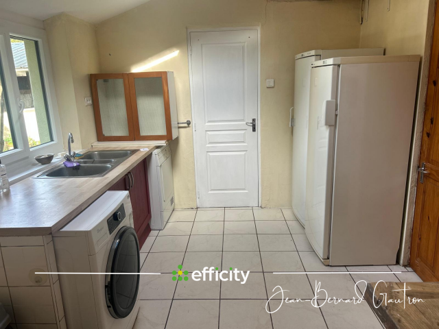  corps de ferme - 144 m² - écurie - carrière - 1.87 ha