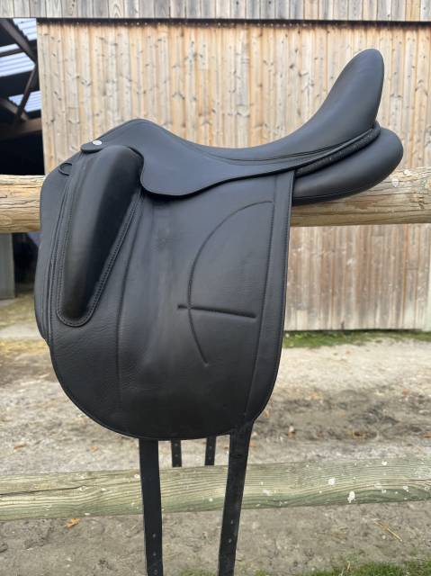 Selle dressage - arion sellier 