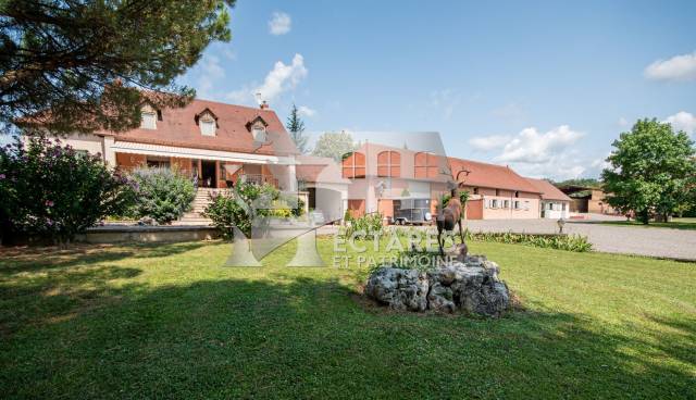 Domaine équestre + de 30 hectares