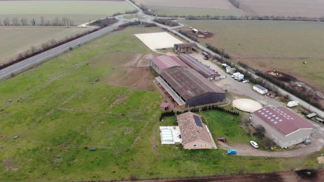 Ecuries de propriétaires à louer - aux portes de lyon (69)