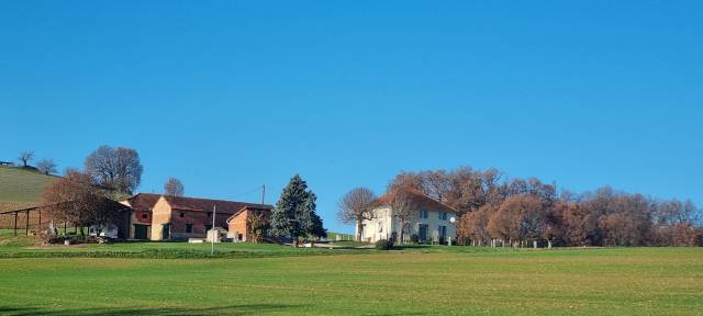 A vendre dans le lot. propriété à la campagne 