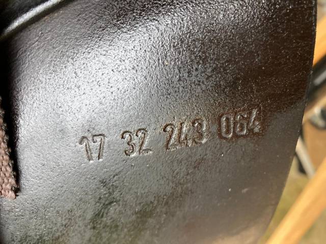 Selle de dressage noire Prestige 17 pouces